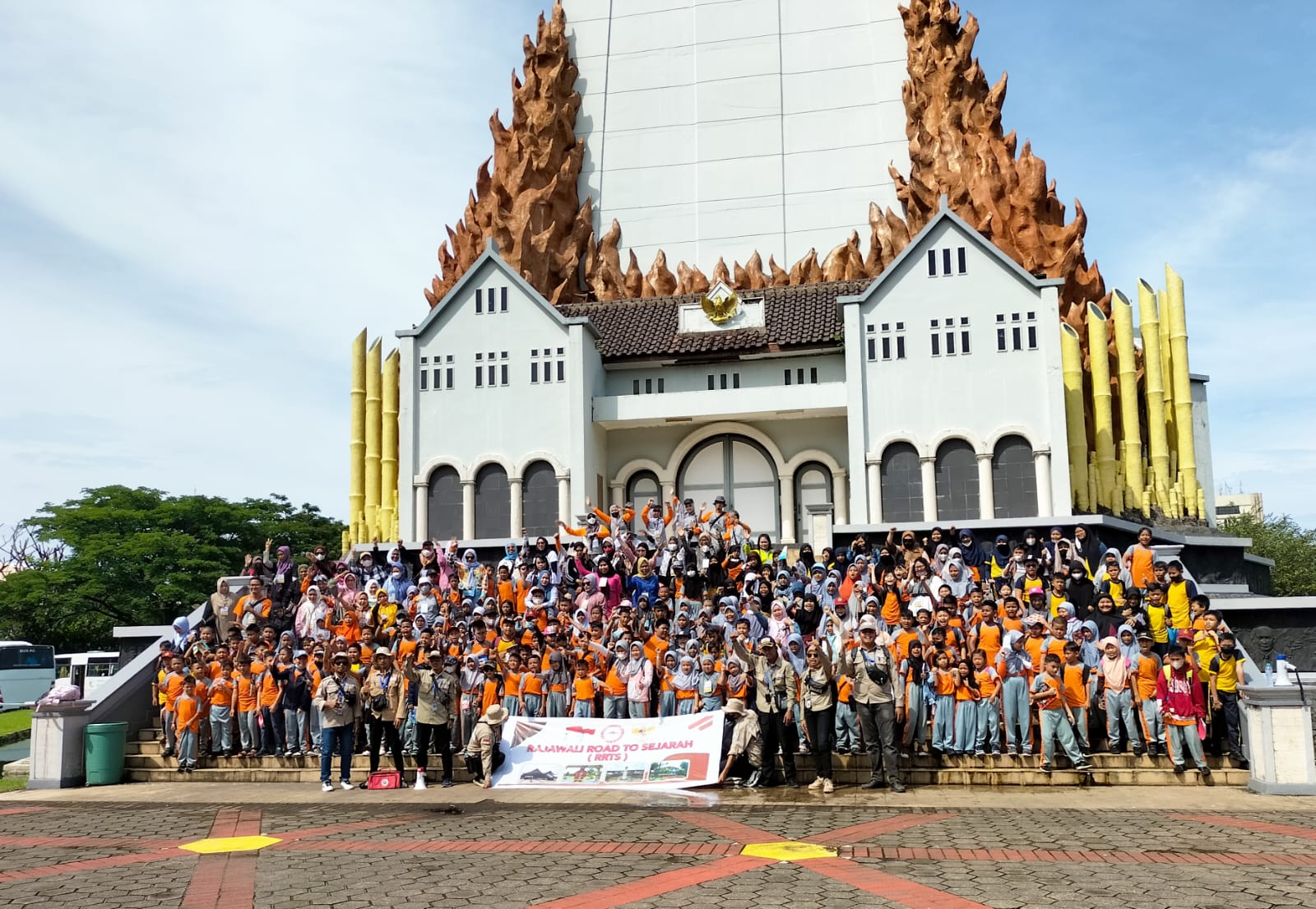 Bersama LCM Rajawali UPT SPF SDN Sangir Makassar Kenalkan Sejarah Pada