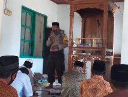 Himbauan Bhabinkamtibmas Polsek Marioriawa Saat Gelar Safari Jumat   