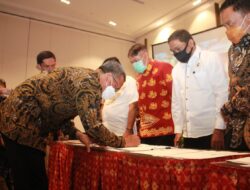 Di Depan Menpan RB Tjahjo Kumolo dan Gubernur Sulsel, Plt. Bupati Nasruddin AM Tandatangani MOU Peningkatan Investasi