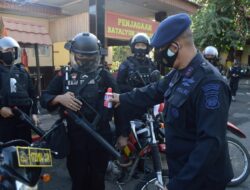 Cek Perlengkapan Dalam Rangka Pam Unjuk Rasa, Danyon A Pelopor Perintahkan Humanis