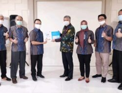 Dukung Kegiatan Strategis  Ketenagalistrikan Nasional, Bupati Pinrang Terima Penghargaan Dari PT PLN Persero