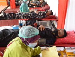 Rangkaian HUT Brimob Ke-75 Personel Batalyon A Pelopor Berbondong Bondong Donorkan Darahnya