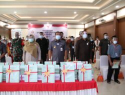 Sambutan, PJS Bupati Soppeng, Saat Gelar Penyerahan Sertifikat Untuk Rakyat di Triple 8