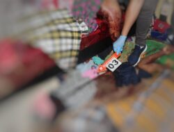 Personil Polres Pasangkayu Olah TKP Penemuan Mayat Pasangan Suami Istri Meninggal Tragis