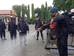 Dansat Brimob Polda Susel Lepas Personel Pengamanan Pilkada di Mako Batalyon A Pelopor