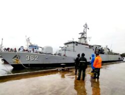 Kapal Perang Canggih Berpeluru Kendali Milik TNI AL Siap Amanakan Pilkada Serentak Di Perairan Sulsel