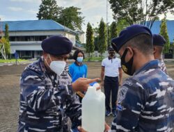 Pandemi Covid-19 Masih Berlangsung, Personel Lantamal VI Kembali Terima Hand Sanitizer