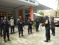 Pastikan Semua Berjalan Sesuai Prosedur Danyon A Pelopor Cek Personelnya di KPUD Pangkep