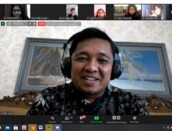 Mahasiswa Public Relation UIN Suska Riau, Sukses Dalam Pelaksanaan Seminar Online Webinar