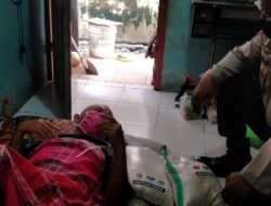 Kapolres Barru Bagikan 10 Ton Beras Bansos Untuk Masyarakat Tidak Mampu