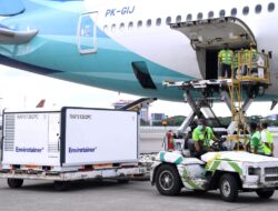 Lima Belas Juta Dosis Bahan Baku Vaksin Covid-19 Tiba di Indonesia