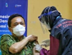 Usai Disuntik Vaksin, Rudy Djamaluddin Ajak Warga Makassar untuk Menerima Vaksin Covid-19