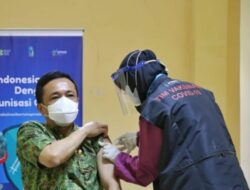 Rudy Djamaluddin Pertama Divaksin Covid-19, Pj Walikota Makassar : Tak Perlu Takut