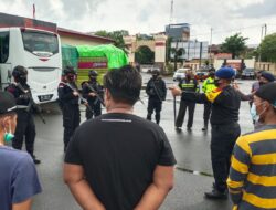 Salurkan Logistik, Brimob Polda Sulsel Kawal Bantuan Ke Lokasi Pengungsian Gempa Sulbar