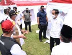 Presiden Jokowi Kunjungi Posko Pengungsian Mamuju dan Pastikan Bantuan bagi Warga Terdampak Gempa