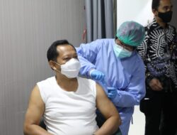 Mendagri Tito Karnavian Divaksin Covid-19