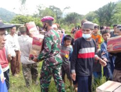 TNI AL Gunakan Helikopter Distribusikan Bantuan Ke Desa Di Pegunungan Majene Yang Terisolir