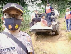Ketua Komonitas Motor Trail Tanete Riaja Bangun Rumah Udin dan Serahkan Bantuan Kemanusiaan