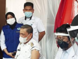 Penuhi Syarat untuk Divaksin Covid-19, Bupati H. Amran Mahmud Tercatat Sebagai Orang Pertama di Wajo yang Disuntikkan Cairan Sinovac