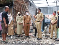 Setiba di Barru, Suardi Saleh Sambangi Dua Lokasi Kebakaran Rumah