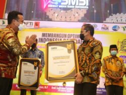 Walikota Peduli Pers, Danny Pomanto Dapat Penghargaan SMSI
