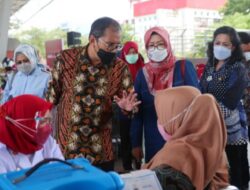 Wali Kota Danny Target 2.000 Guru Divaksin Setiap Hari