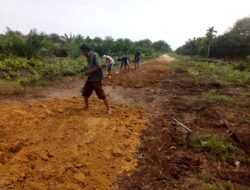 Apical Dumai Bantu Perawatan Jalan RT 07