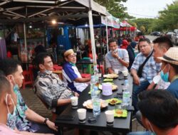 Jumat Sore, Suardi Saleh Nongkrong Di Alun-alun Kota Barru