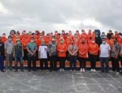 PKK Barru, Olahraga Sore sembari Nikmati Sunset Pantai Sumpang Binangae