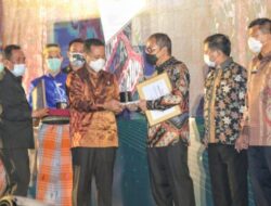 Wali Kota Makassar Danny Peringkat Pertama Peraih Ekonomi Kreatif Pinisi Award