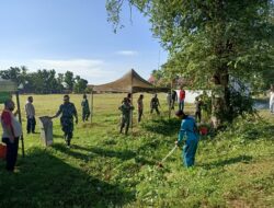 Sinergi TNI – Polri dan Pemerintah di Liliriaja Gelar Kerja Bakti Bersihkan Lapangan Sepak Bola