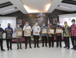 Sukses Tindak Lanjuti Hasil Pemeriksaan BPK, Irjen Kemendagri Beri Penghargaan Pimpinan Unit Kerja Eselon I Lingkup Kemendagri