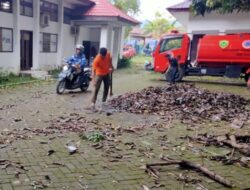 Disela Kesibukan Membantu Warga Korban Angin Kencang,TRC BPBD Kab Barru Laksanakan Jum’at Bersih