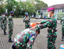 Tradisi Siram Kembang Warnai Upacara Kenkat Personel Lantamal VI