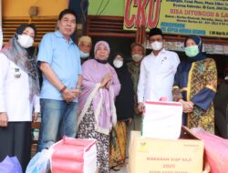 Bupati Barru Beri Bantuan Korban Kebakaran Sumpang Binangae