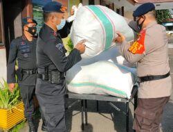 Brimob Batalyon A Pelopor Donasikan Pakaian Layak Pakai Untuk Korban Banjir di NTT
