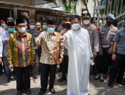 Beri Dukungan Moral, Ketua Umum PBNU Kunjungi Gereja Katedral Makassar