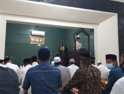 Begini Suasana Tarawih Pertama Di Masjid Agung Kabupaten Barru