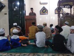 Kapolsek Ganra Ingatkan Warga Tetap Patuhi Prokes Saat Tarawih di Masjid