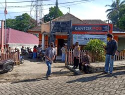 Kapolsek Lalabata Terjunkan Personil Amankan Penyerahan BST Tahap 3 di 2 Kelurahan