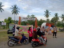 Indahnya Berbagi Kepada Sesama Polsek Lilirilau Bersama Bhayangkari Bagi-Bagi Takjil Buka Puasa