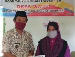 Kades Watu Serahkan BLT Dana Desa Tahap Ke Empat April Sebesar Rp 27.600.000.