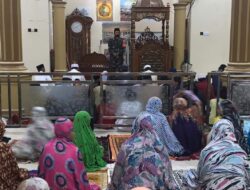 Ikuti Shalat Berjamaah, Babinsa Koramil-03 Kodim 1420/Sidrap Beri Himbauan Jaga Kamtibmas dan Patuhi Prokes Covid-19