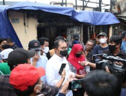 Meninjau Lokasi Kebakaran di Tinumbu Wali Kota Danny Akan Aktifkan Kembali Pemadam Kebakaran Lorong