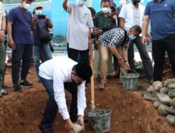 Wali Kota Danny Letakkan Batu Pertama Pembangunan Masjid Al Ansar dan Pesantren Amalia
