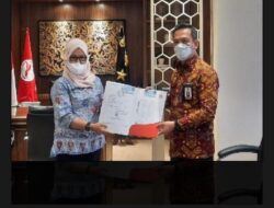 Dukcapil Serahkan Akta Kematian Kabinda Papua yang Gugur Dalam Tugas