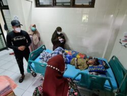 Wakil Ketua DPRD Makassar Bawa Bantuan Keluarga ke Penderita Gizi Buruk