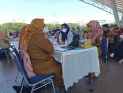 Kepala UPT SPF SDN Beroanging Makassar Antusias Ikuti Vaksin Pertama di Karebosi Link