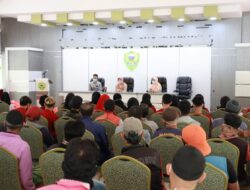 Ketua Tim PKK Barru Salurkan Paket Sembako Ramadhan dan Buka Puasa