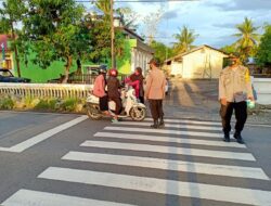 Polsek Marioriawa Bersama Bhayangkari Melaksanakan Pembagian Masker dan Takjil